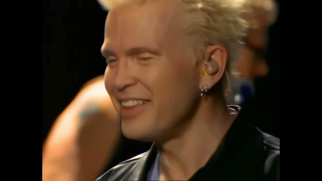 Live Performance at VH1 Storytellers, New York City, USA 2001